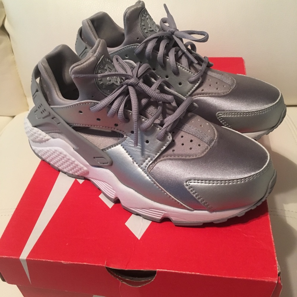 Nike Huarache’s Women Size 9
